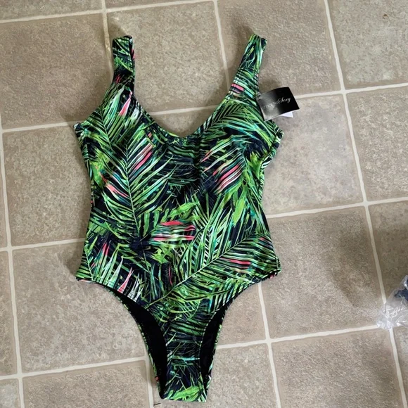 Smart & Sexy Green Tropical One Piece Swimsuit - Picture 4 of 6